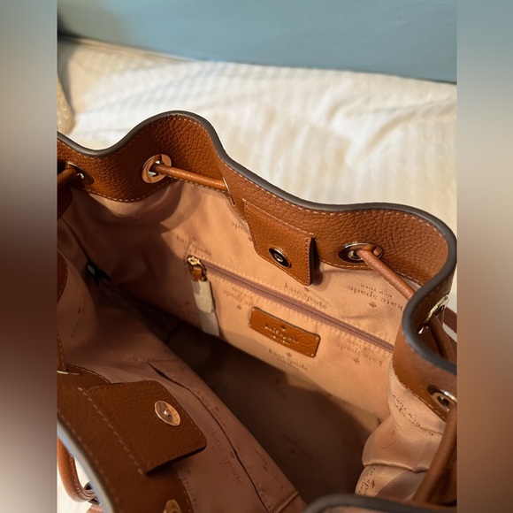 NWT Kate Spade Bucket Bag & coin purse. Brown Pebbled leather,Pristine condition - Picture 4 of 15